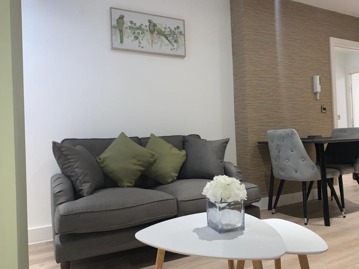 Roomotel - Broadoaks Apartments Σόλιχαλ Εξωτερικό φωτογραφία