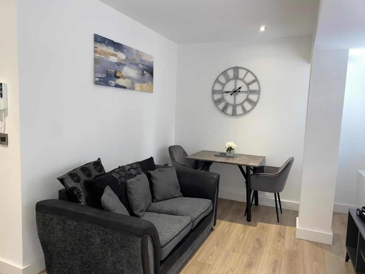 Roomotel - Broadoaks Apartments Σόλιχαλ Εξωτερικό φωτογραφία