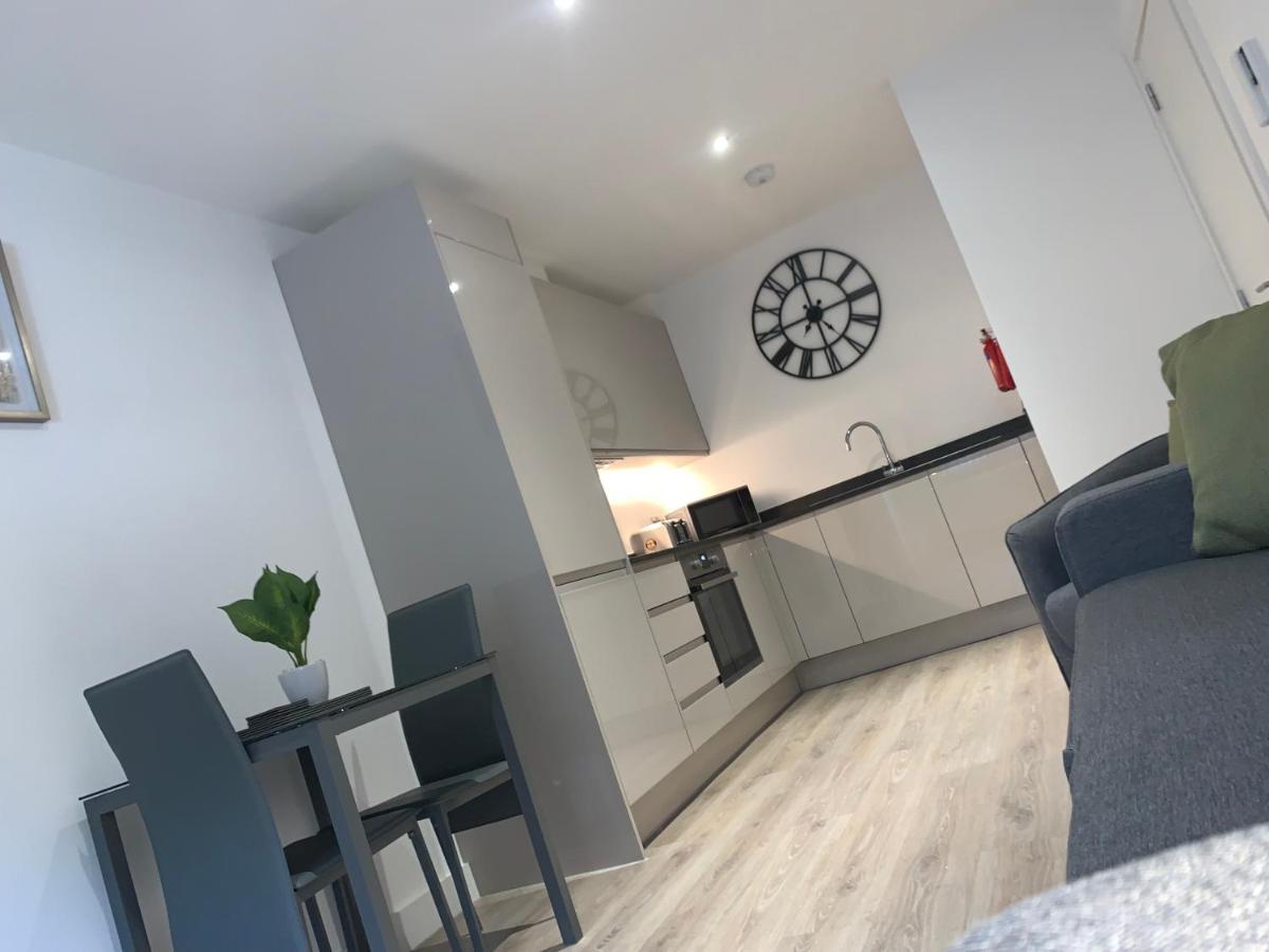 Roomotel - Broadoaks Apartments Σόλιχαλ Εξωτερικό φωτογραφία