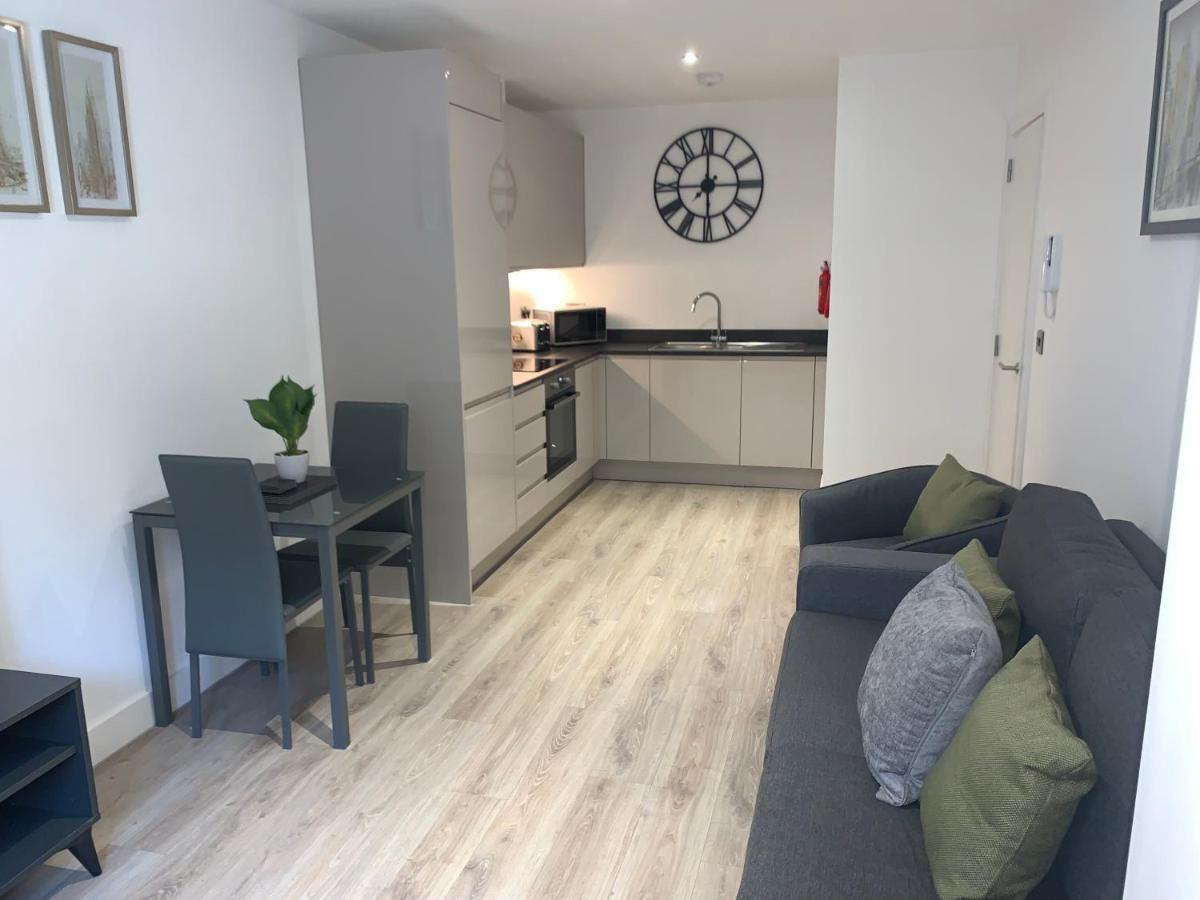 Roomotel - Broadoaks Apartments Σόλιχαλ Εξωτερικό φωτογραφία
